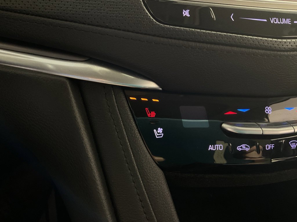 Used 2017 Cadillac XT5 Premium Luxury w/ LPO, Wheel Lock Package AWD/4WD image 4