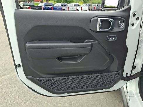 Used 2025 Jeep Wrangler Unlimited Rubicon 4xe w/ Safety Group AWD/4WD image 12