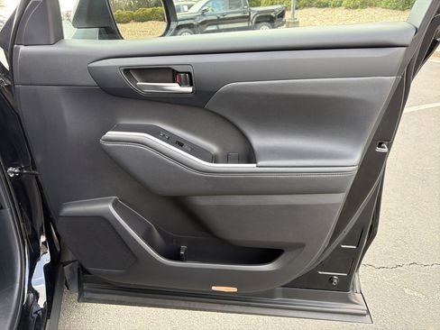 Used 2021 Toyota Highlander XLE image 14