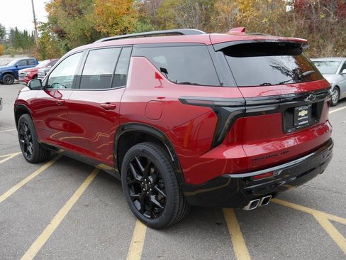 Used 2024 Chevrolet Traverse RS w/ LPO, Floor Liner Package image 5
