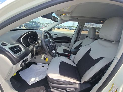 Used 2018 Jeep Compass Latitude w/ Popular Equipment Group FWD image 7