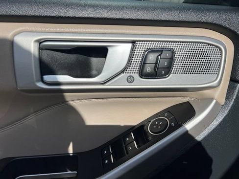 Used 2023 Ford Explorer Limited w/ Equipment Group 301A AWD/4WD image 24