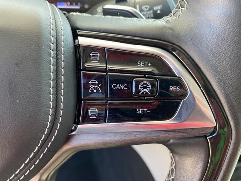 Used 2022 Jeep Grand Cherokee Overland w/ Adv Protech Group III AWD/4WD image 22
