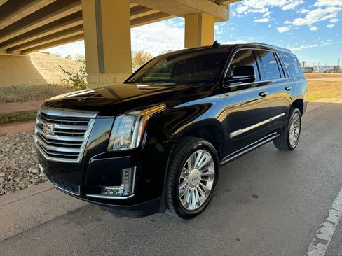 Used 2019 Cadillac Escalade Platinum image 7