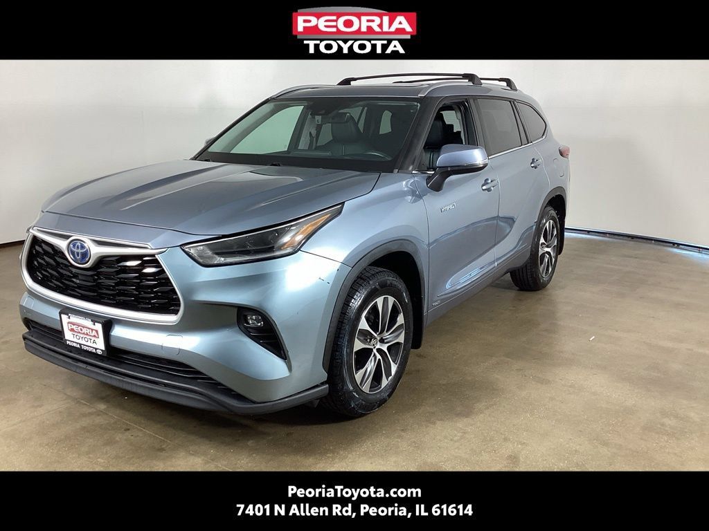 Used 2021 Toyota Highlander XLE AWD/4WD image 1