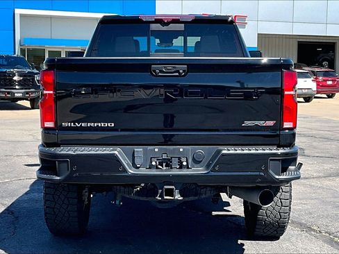 Used 2024 Chevrolet Silverado 2500 ZR2 w/ Technology Package AWD/4WD image 4