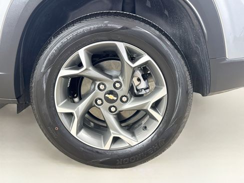 Used 2025 Chevrolet Trax LT w/ Driver Confidence Package FWD image 31