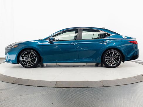 Used 2025 Toyota Camry XLE w/ Premium Plus Package FWD image 8