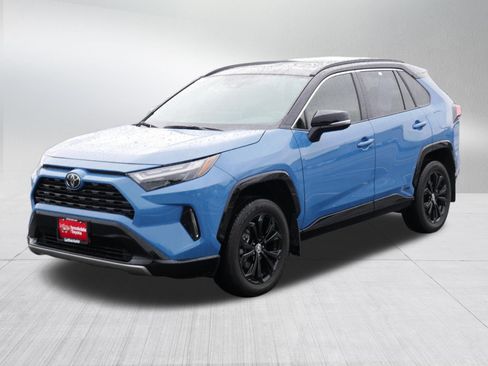 Certified 2025 Toyota RAV4 XSE w/ Weather Package AWD/4WD image 3
