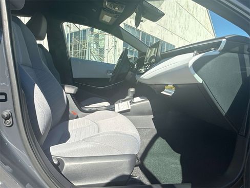 Used 2025 Toyota Corolla SE image 13