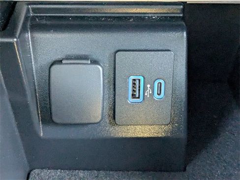 Used 2022 Ford Explorer Limited w/ Equipment Group 301A image 21