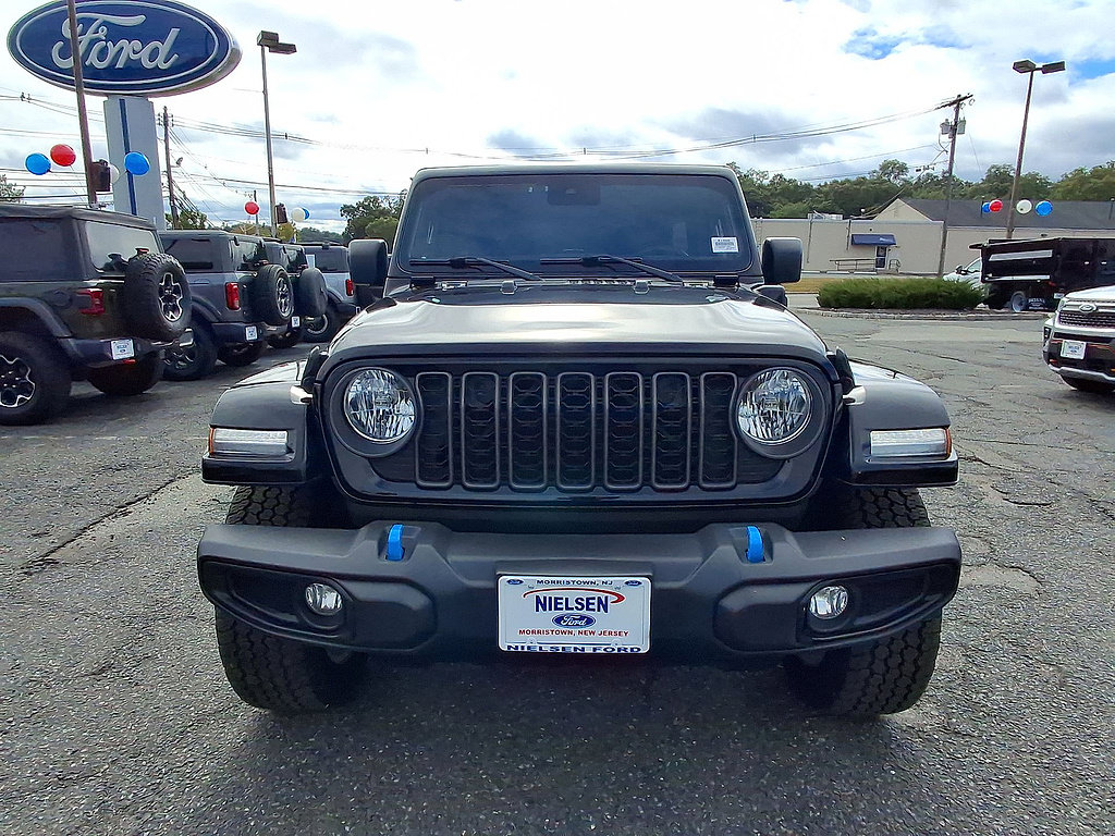 Used 2024 Jeep Wrangler Unlimited w/ Convenience Group AWD/4WD image 3
