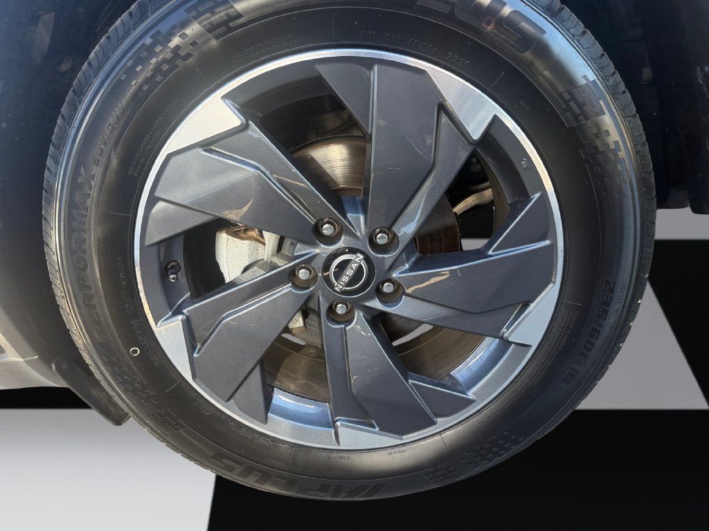 Used 2025 Nissan Rogue SV FWD image 14