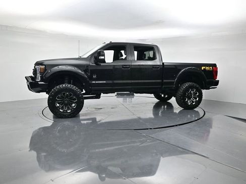 Used 2022 Ford F250 Lariat w/ Black Appearance Package image 6