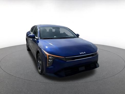 Used 2025 Kia K4 LXS image 3