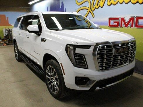 New 2026 GMC Yukon XL Denali image 3