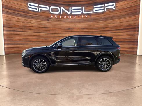 Used 2023 Lincoln Corsair AWD w/ Equipment Group 101A image 2