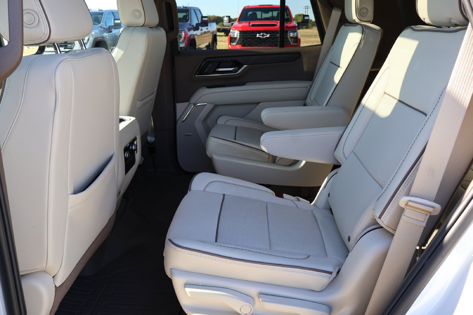 New 2026 GMC Yukon Denali w/ Sun & Power Step Package AWD/4WD image 21