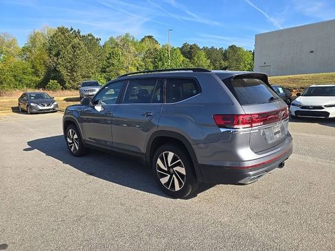 Used 2024 Volkswagen Atlas SE image 3