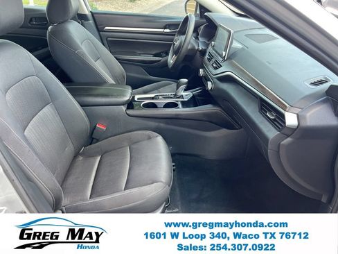 Used 2023 Nissan Altima 2.5 SV FWD image 12