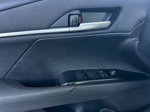 Used 2025 Toyota Camry LE image 10