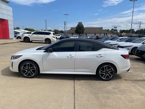 New 2025 Nissan Sentra SR image 3