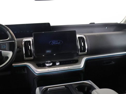 Used 2025 Ford Expedition Max Platinum image 39