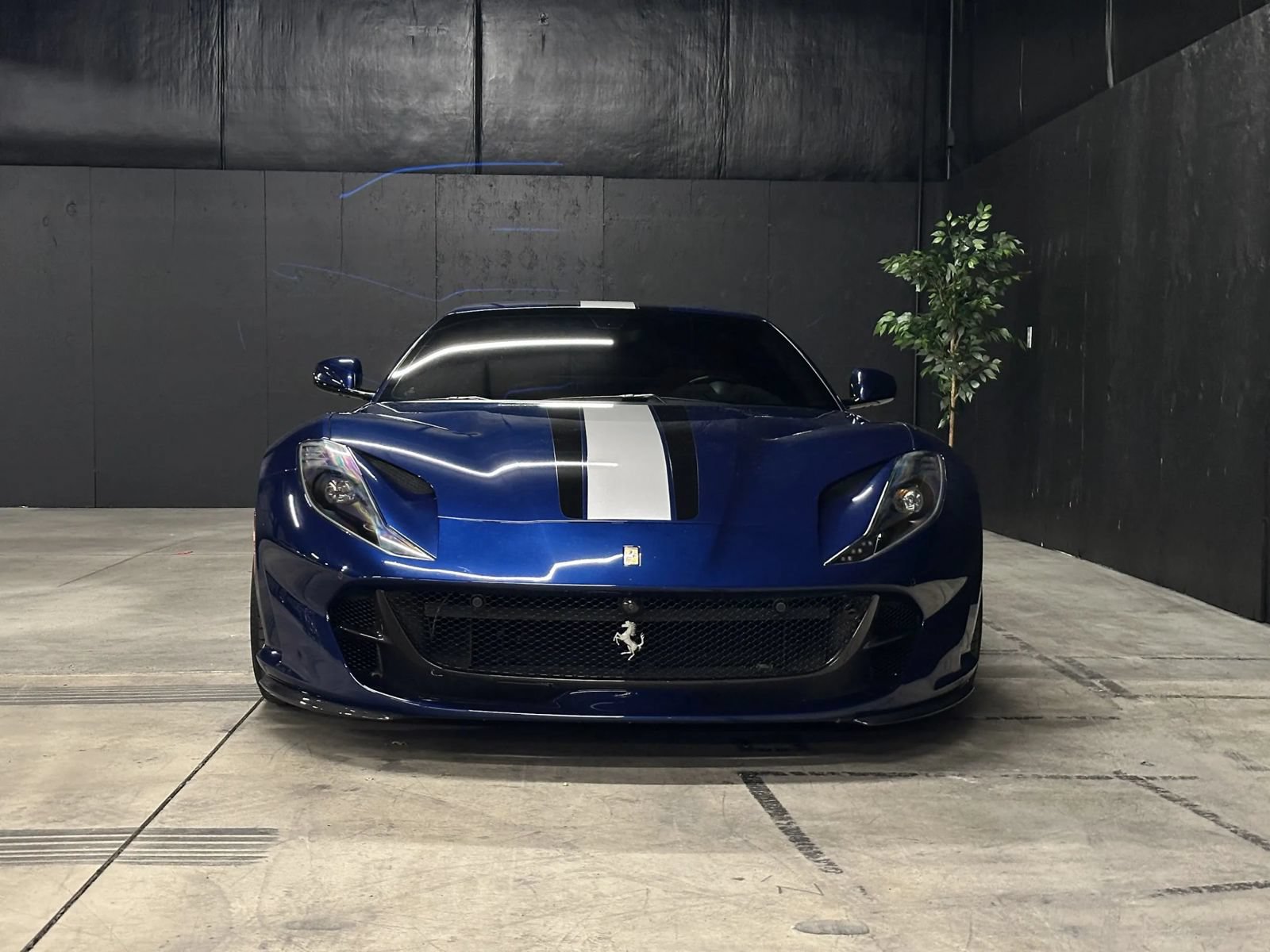 Used 2018 Ferrari 812 Superfast RWD image 11