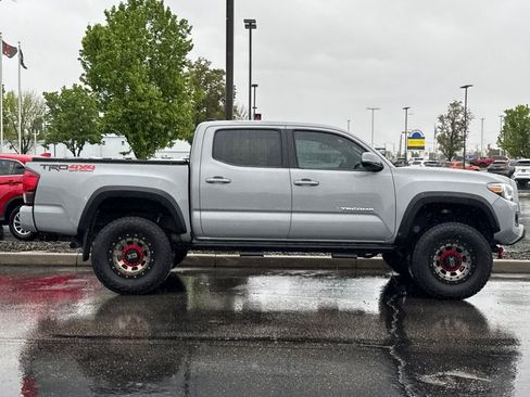 Used 2019 Toyota Tacoma TRD Off-Road AWD/4WD image 3