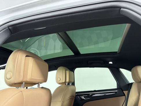 Certified 2023 Porsche Macan AWD/4WD image 18