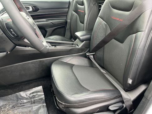 Used 2025 Jeep Compass Trailhawk image 34