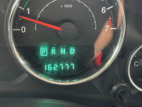 Used 2013 Jeep Wrangler Unlimited Sport image 19