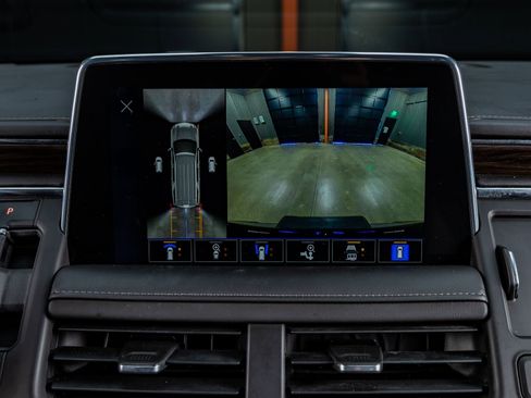 Used 2023 Chevrolet Suburban Z71 w/ Luxury Package image 27