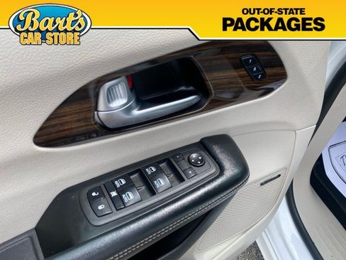 Used 2022 Chrysler Pacifica Limited FWD image 25