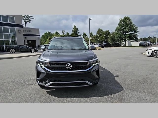 Used 2023 Volkswagen Taos SE w/ Panoramic Sunroof Package FWD image 32
