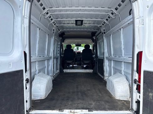 Used 2024 RAM ProMaster 2500 w/ Convenience Group FWD image 12
