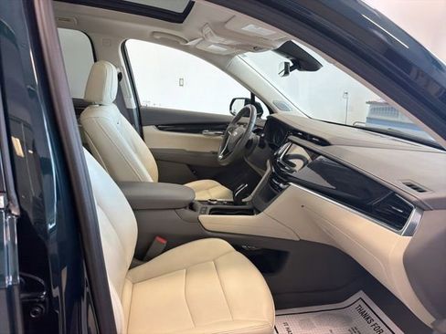 Used 2024 Cadillac XT6 Premium Luxury w/ LPO, Floor Liner Package AWD/4WD image 40