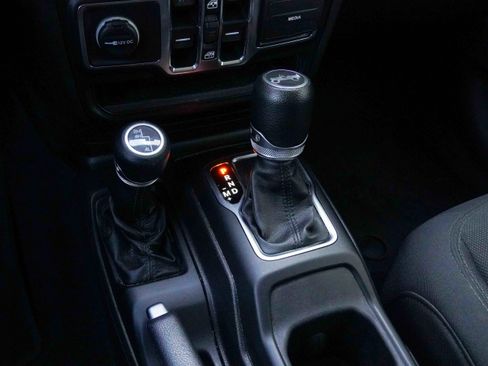 Used 2019 Jeep Wrangler Unlimited Sport S image 27