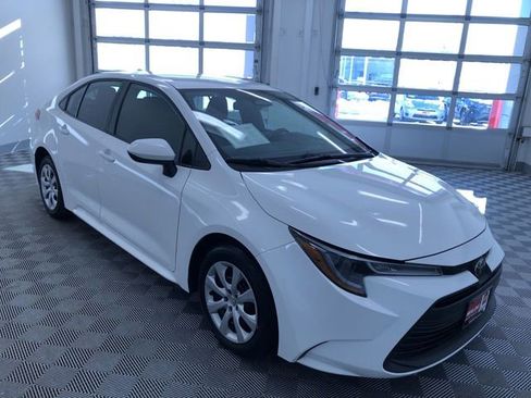 Used 2025 Toyota Corolla LE image 36