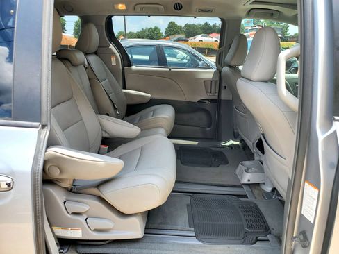 Used 2015 Toyota Sienna XLE FWD image 26
