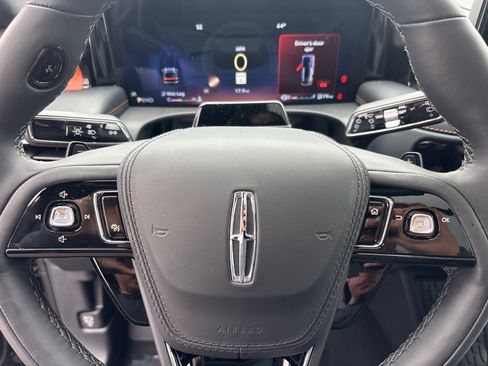 New 2026 Lincoln Aviator Black Label w/ Dynamic Handling Package AWD/4WD image 16