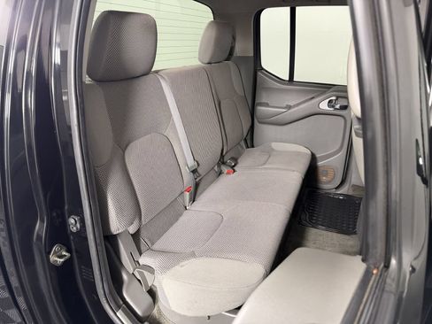 Used 2010 Nissan Frontier SE RWD image 22