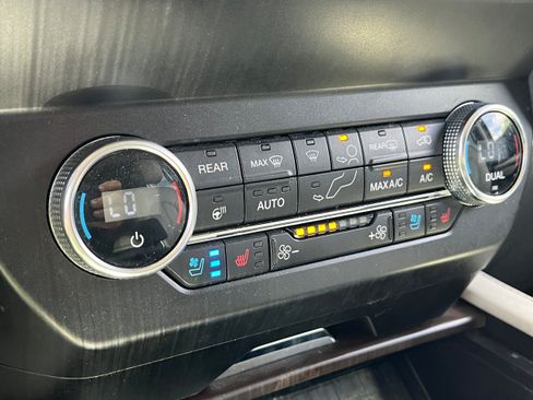 Used 2019 Ford Expedition Platinum AWD/4WD image 19