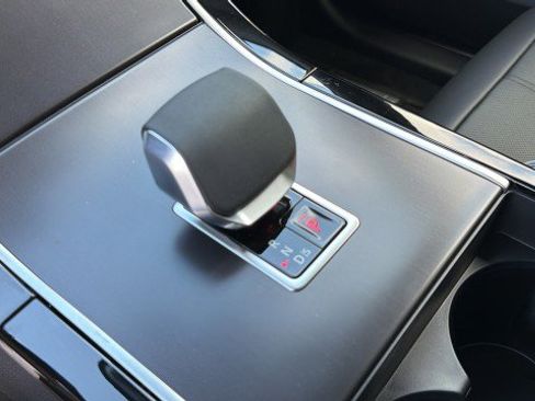 New 2026 Land Rover Range Rover Velar Dynamic SE image 23