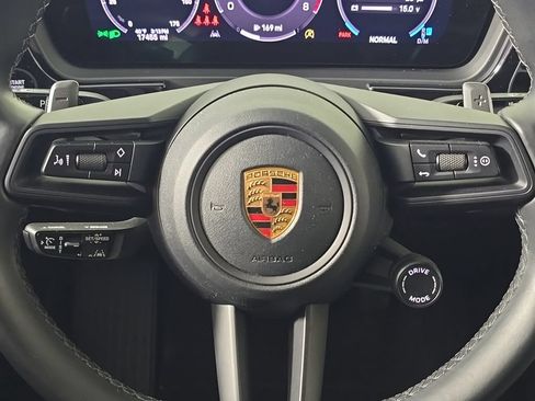 Certified 2024 Porsche Cayenne AWD/4WD image 27