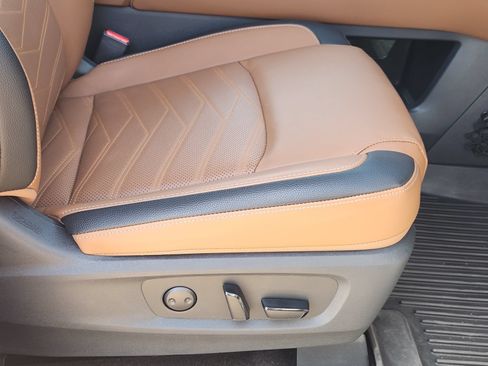 Used 2025 Nissan Pathfinder Platinum AWD/4WD image 28