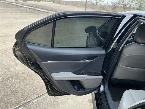 Used 2021 Toyota Camry SE FWD image 28