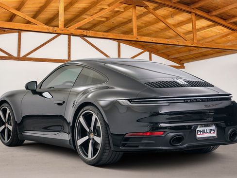 Used 2024 Porsche 911 Carrera image 3