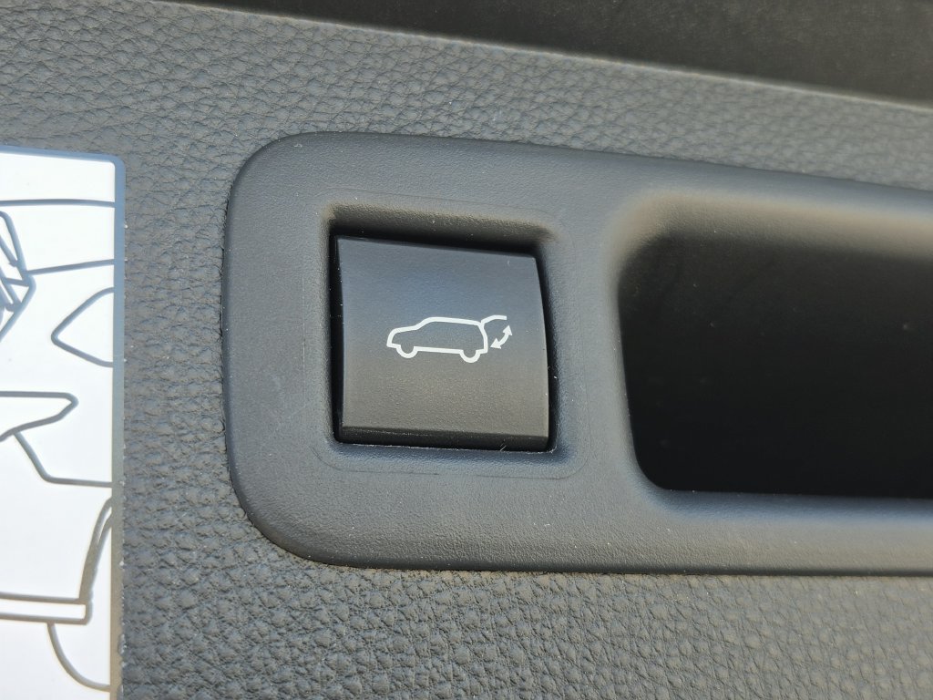 Used 2021 Toyota Highlander Limited FWD image 17