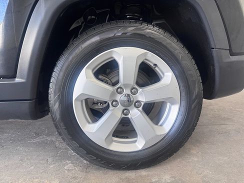 Used 2019 Jeep Compass Latitude FWD image 14